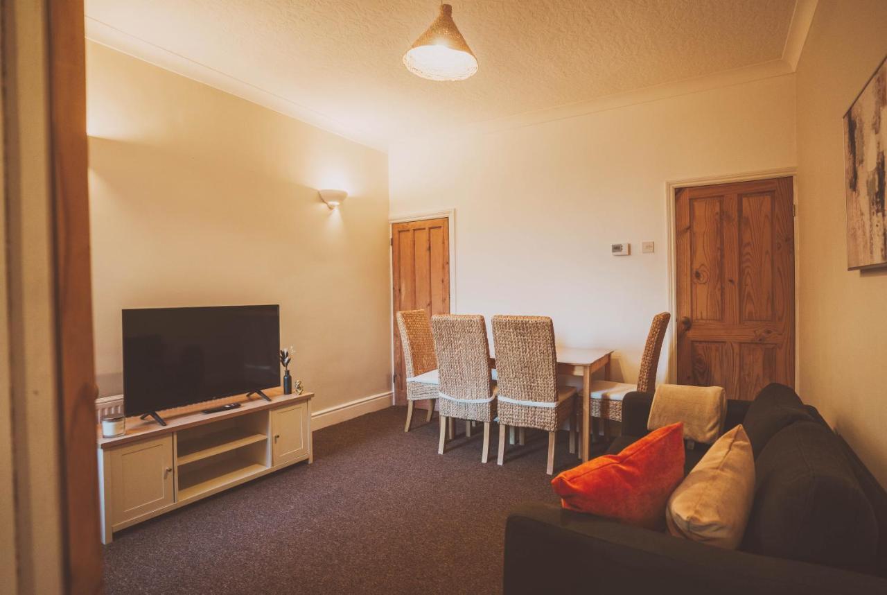 Cosy 5Bed 2Bath Well Equipped House In Coventry City Near Amenties Makes Great Digs, Wi-Fi, On Street Parking, Smart Tvs In Rooms, Coop Shop 2Mins Walk Exterior foto