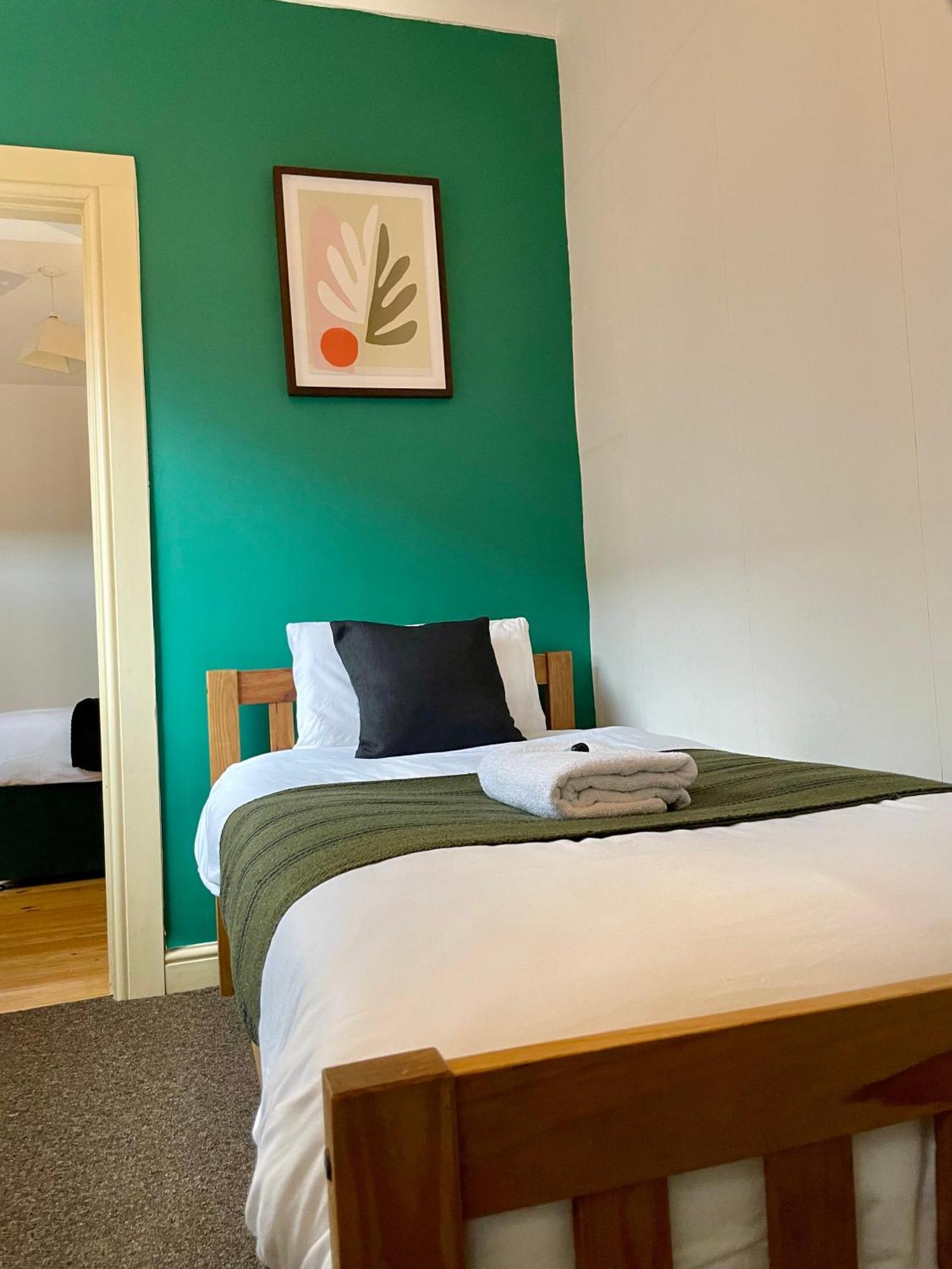 Cosy 5Bed 2Bath Well Equipped House In Coventry City Near Amenties Makes Great Digs, Wi-Fi, On Street Parking, Smart Tvs In Rooms, Coop Shop 2Mins Walk Exterior foto